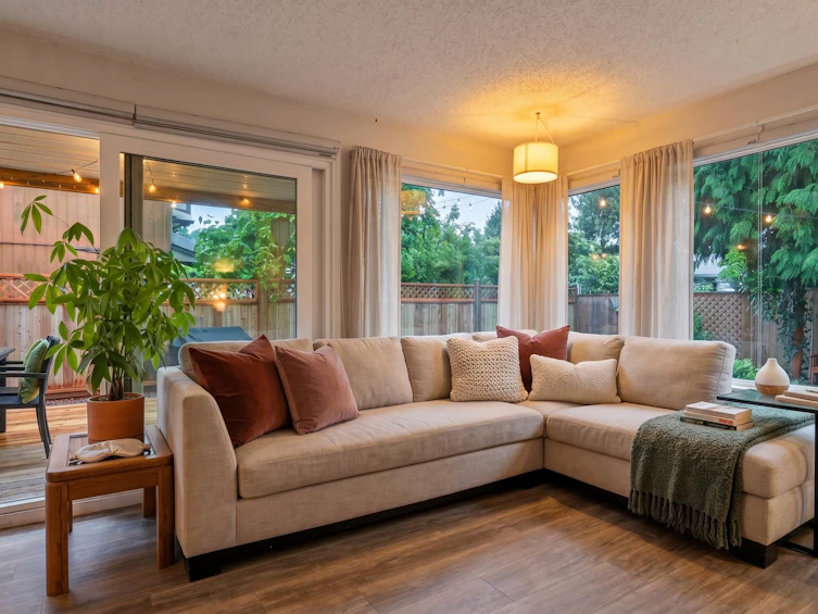 886 Pinebrook Place, Coquitlam, BC, V3C 4B9 - 3