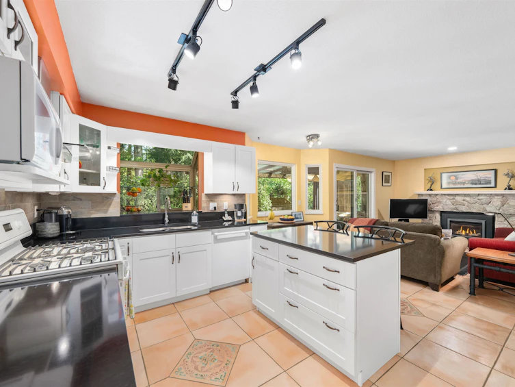 1405 Glenview Court, Coquitlam, BC, V3E 2P5 - 8