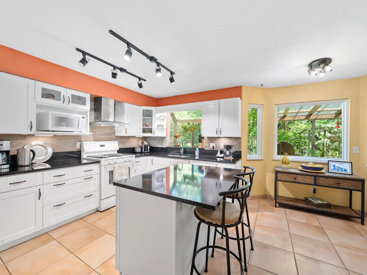 1405 Glenview Court, Coquitlam, BC, V3E 2P5 - 9