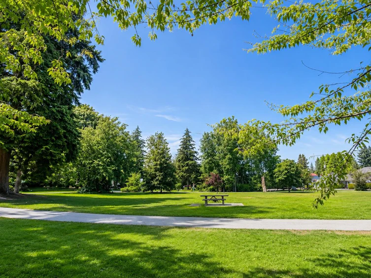 211-5588 Patterson Avenue, Burnaby, BC, V5H 0A7