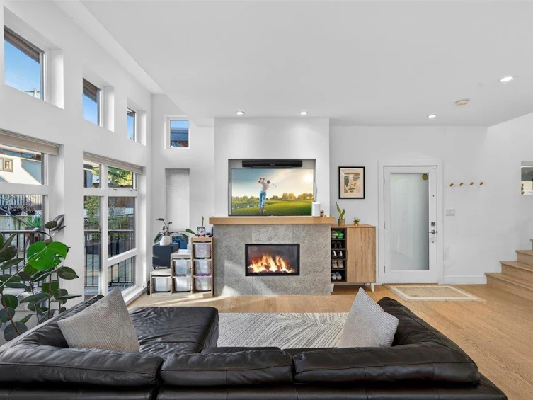 2-252 E 19th Street, North Vancouver, BC, V7L 2Z2