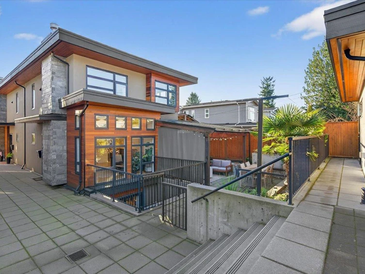 2-252 E 19th Street, North Vancouver, BC, V7L 2Z2 - 2