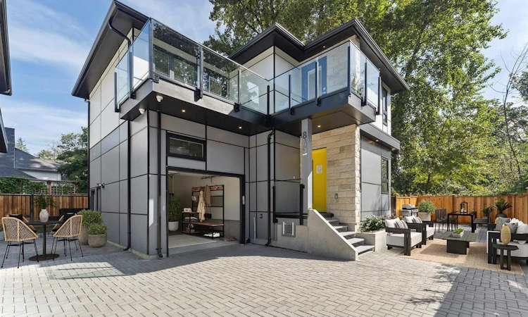 842 St. Denis Avenue