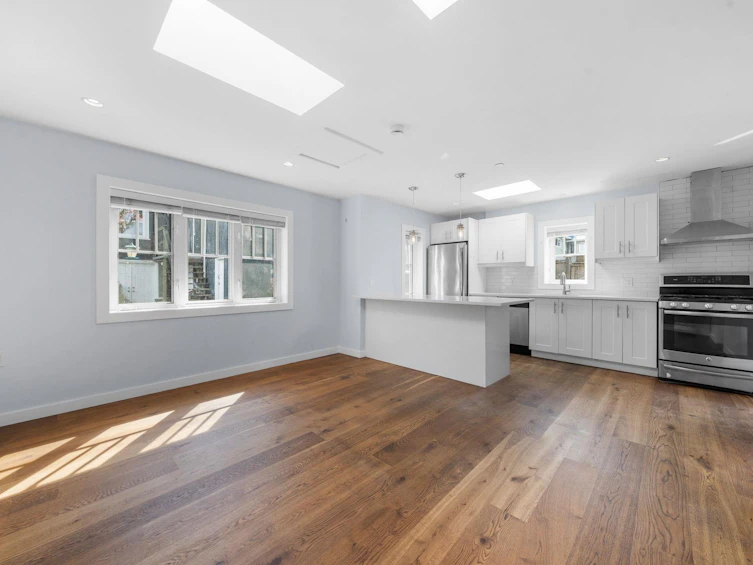 339 E 41st Avenue, Vancouver, BC, V5W 1N9 - 3