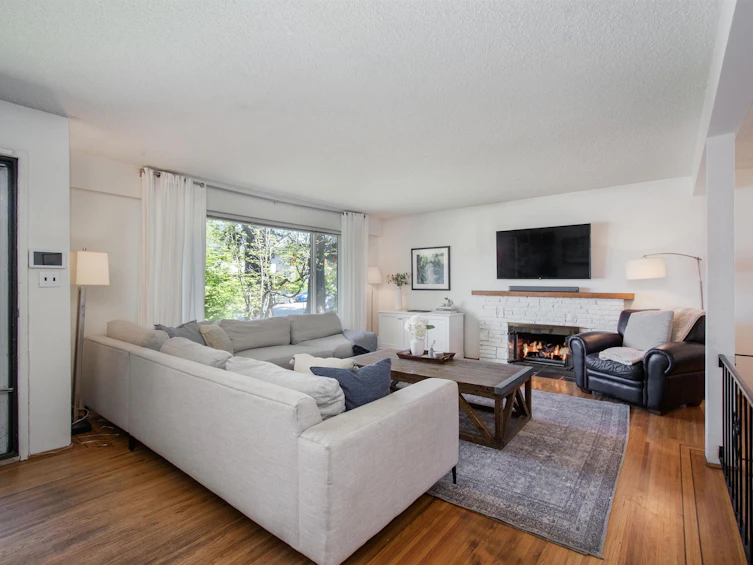 361 W 19th Street, North Vancouver, BC, V7M 1X7 - 2