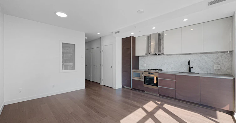 9xx-4670 Assembly Way, Burnaby, BC, V5H 0H3 - 2