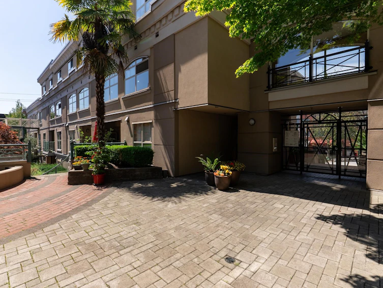 323-332 Lonsdale Avenue, North Vancouver, BC, V7M 3M5 - 34
