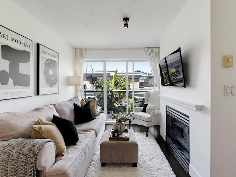 323-332 Lonsdale Avenue, North Vancouver, BC, V7M 3M5 - 4
