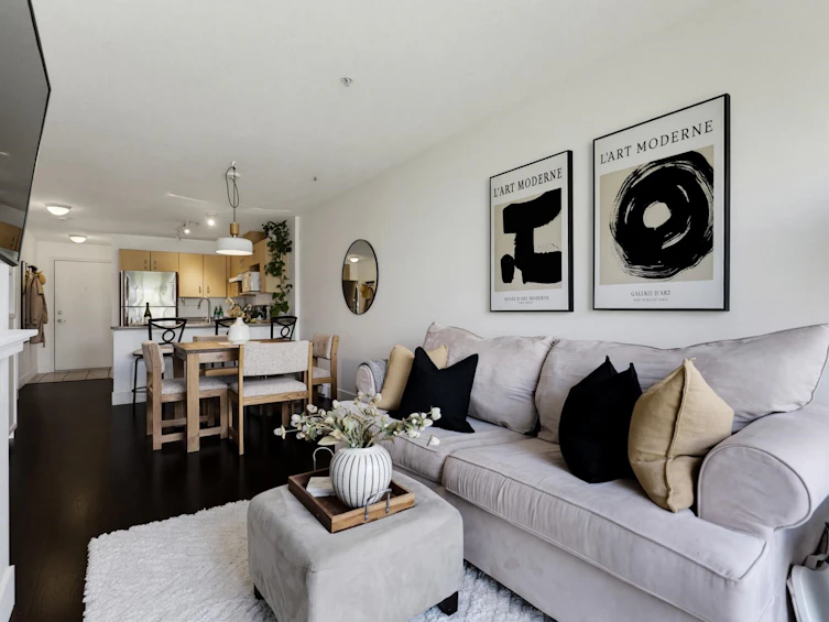 323-332 Lonsdale Avenue, North Vancouver, BC, V7M 3M5