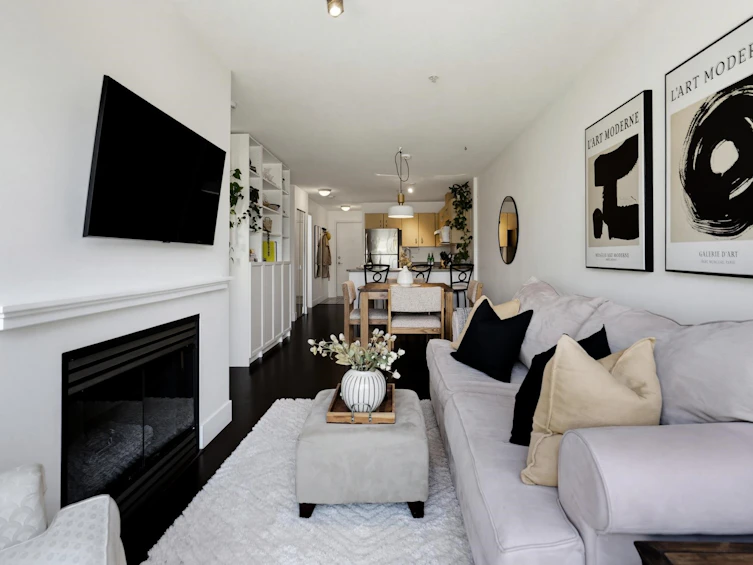 323-332 Lonsdale Avenue, North Vancouver, BC, V7M 3M5 - 2