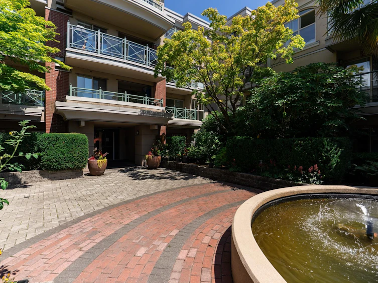 323-332 Lonsdale Avenue, North Vancouver, BC, V7M 3M5 - 32