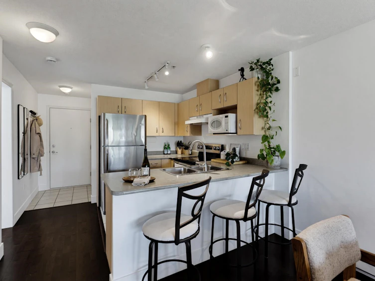 323-332 Lonsdale Avenue, North Vancouver, BC, V7M 3M5 - 13
