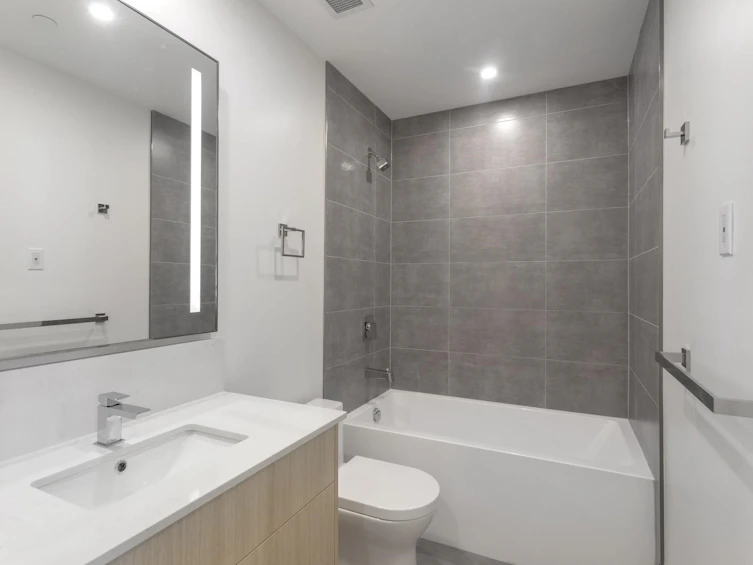 111-342 Mountain Highway, North Vancouver, BC, V7J 2K8 - 23