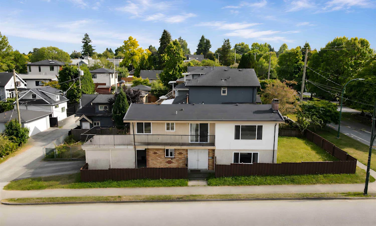 1020 E King Edward Avenue
