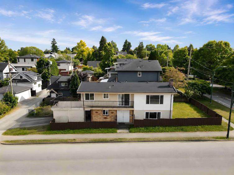 1020 E King Edward Avenue, Vancouver, BC, V5V 2E9