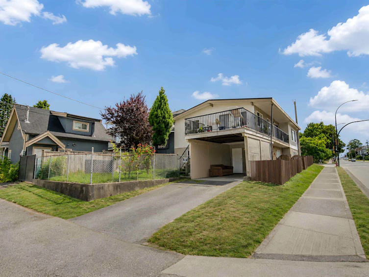 1020 E King Edward Avenue, Vancouver, BC, V5V 2E9 - 3