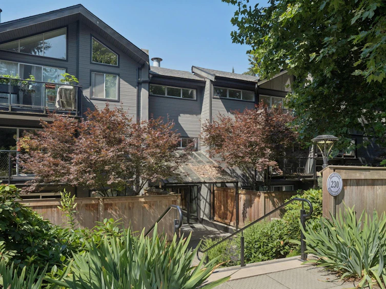303-230 Mowat Street, New Westminster, BC, V3M 4B2