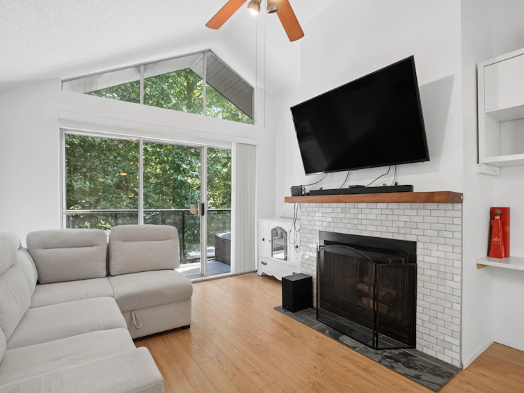 303-230 Mowat Street, New Westminster, BC, V3M 4B2 - 6