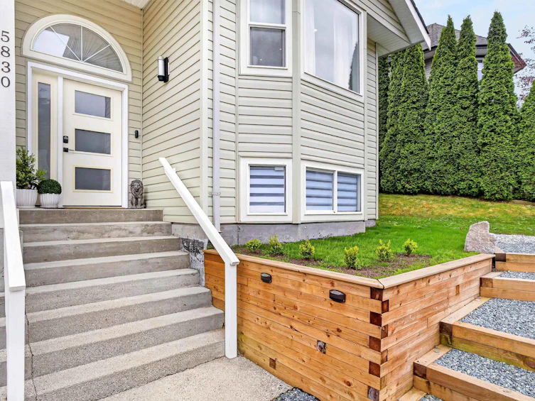 5830 Heron Place, Sechelt, BC, V7Z 0R3 - 3