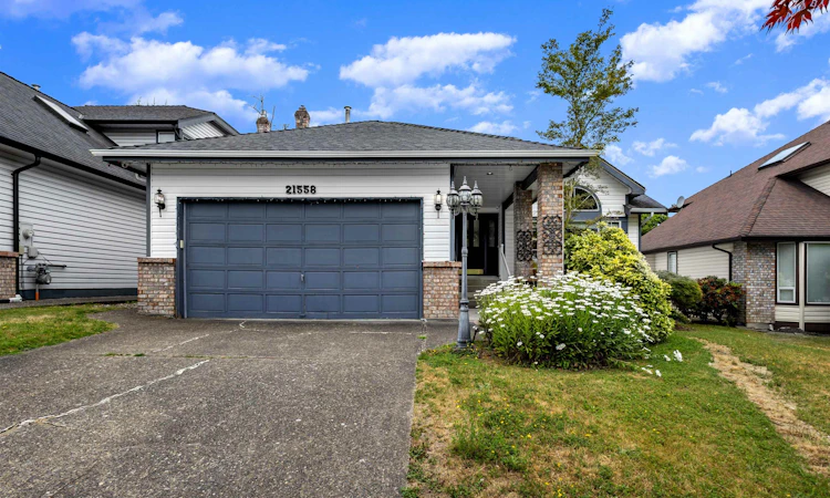 21558 86a Crescent