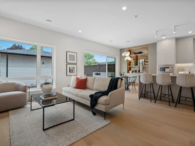 2-2211 William Street - 4