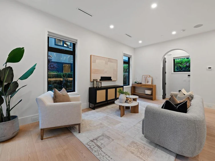 5038 Granville Street, Vancouver, BC, V6M 3B4 - 5