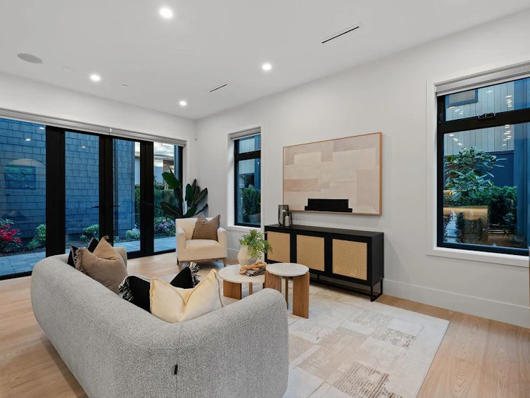 5038 Granville Street, Vancouver, BC, V6M 3B4 - 4