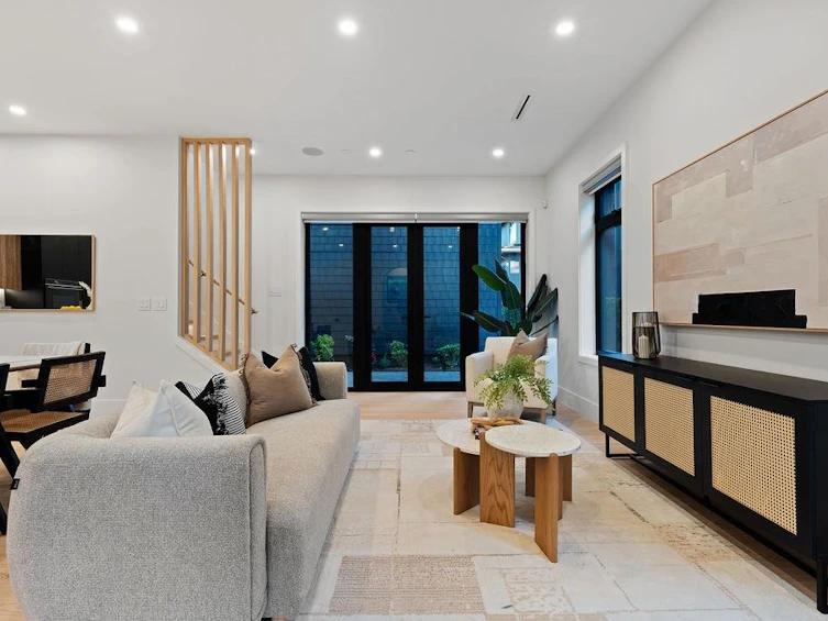 5038 Granville Street, Vancouver, BC, V6M 3B4 - 3