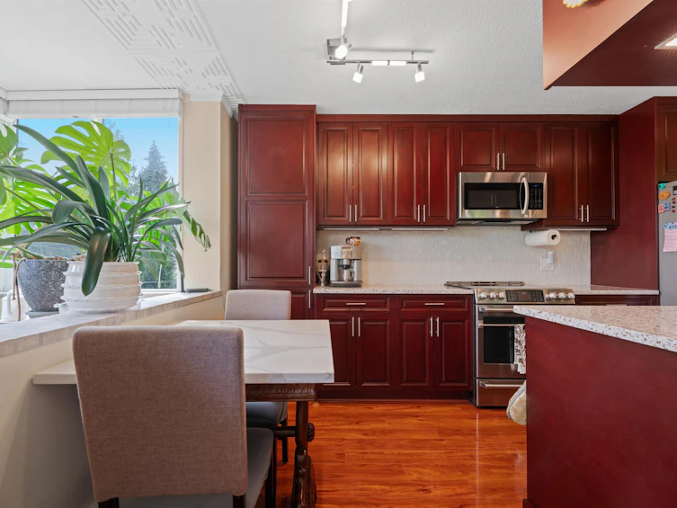 212-1425 Esquimalt Avenue, West Vancouver, BC, V7T 1L1 - 5