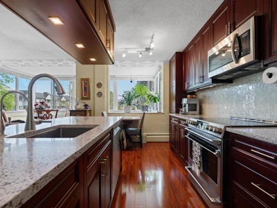 212-1425 Esquimalt Avenue - 3