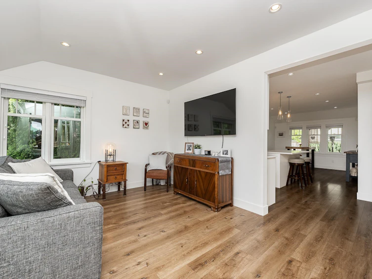 903 Walls Avenue, Coquitlam, BC, V3K 2T2 - 4