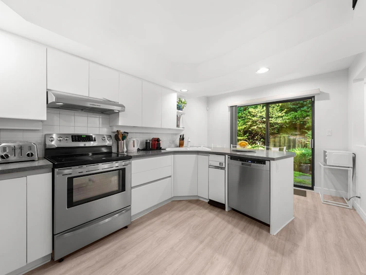 826 Frederick Road, North Vancouver, BC, V7K 2Y3 - 9