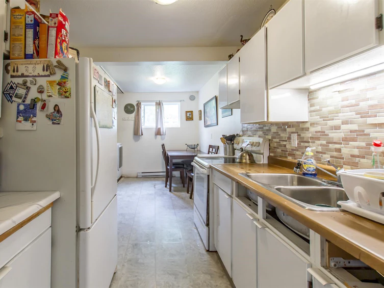2676 Tretheway Drive, Burnaby, BC, V5B 4R8 - 8