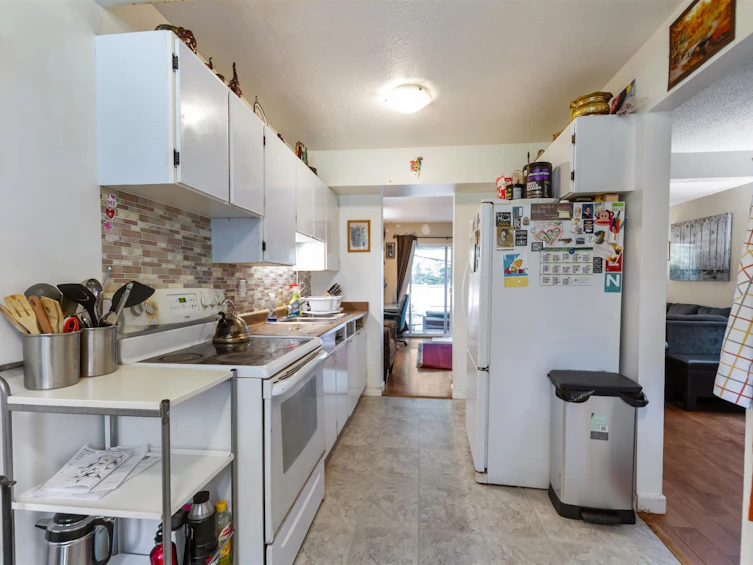2676 Tretheway Drive, Burnaby, BC, V5B 4R8 - 9