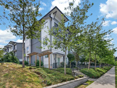 13-15030 28 Avenue - 2