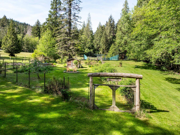 8 Arbutus Bay Road, Bowen Island, BC, V0N 1G2 - 34