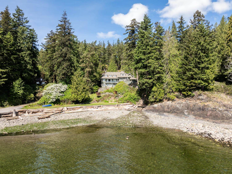 8 Arbutus Bay Road, Bowen Island, BC, V0N 1G2 - 2