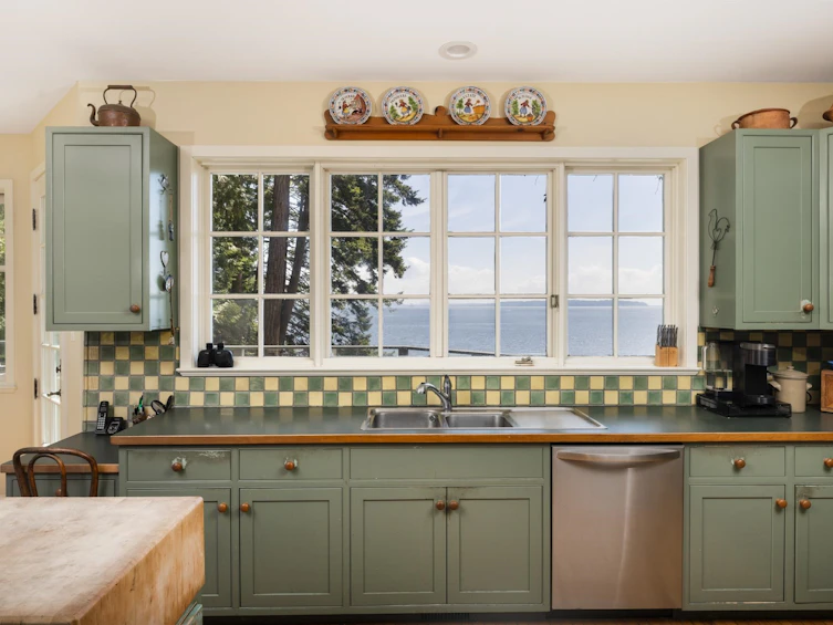 8 Arbutus Bay Road, Bowen Island, BC, V0N 1G2 - 6