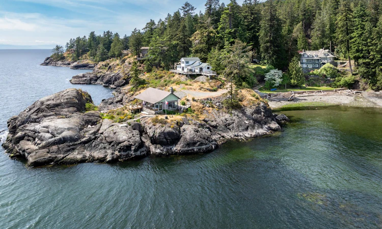 8 Arbutus Bay Road