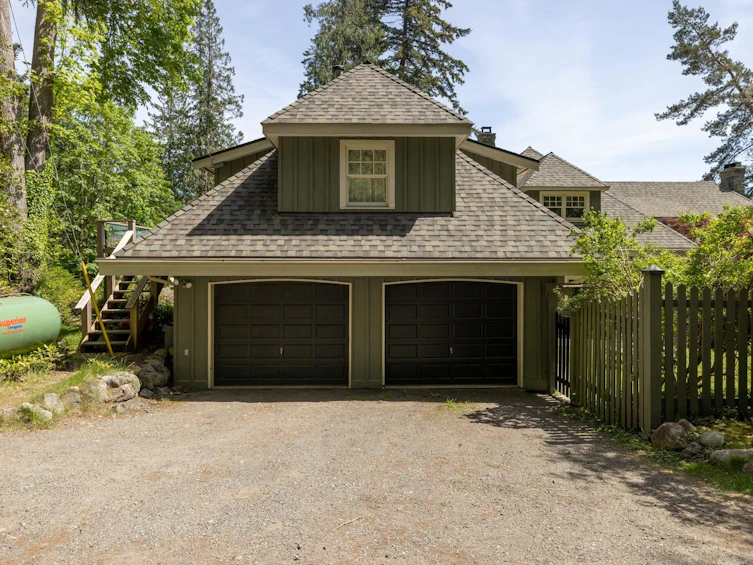 8 Arbutus Bay Road, Bowen Island, BC, V0N 1G2 - 11