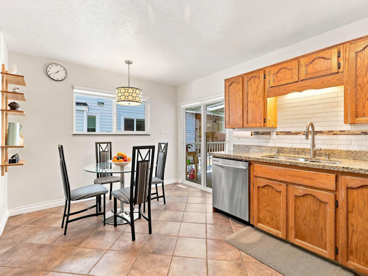 2559 Raven Court, Coquitlam, BC, V3E 2J2 - 9