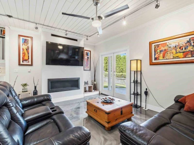 16127 8 Avenue - 4