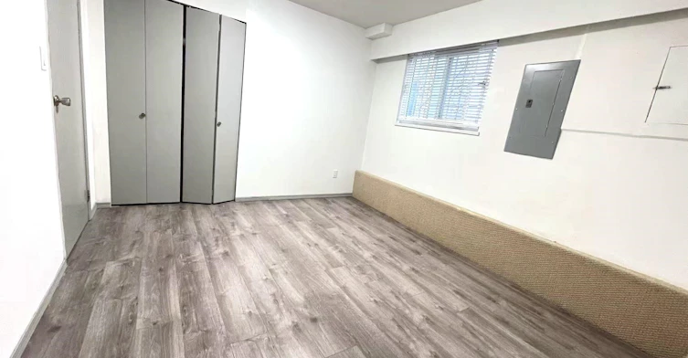 33 W Woodstock Avenue, Vancouver, BC, V5Y 2R6 - 3