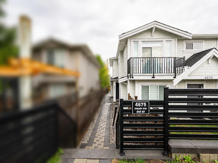 2-4675 Canada Way, Burnaby, BC, V5G 1K9 - 32