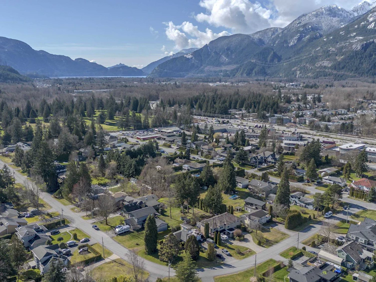 40251 Kalodon Road, Squamish, BC, V0N 1T0 - 36