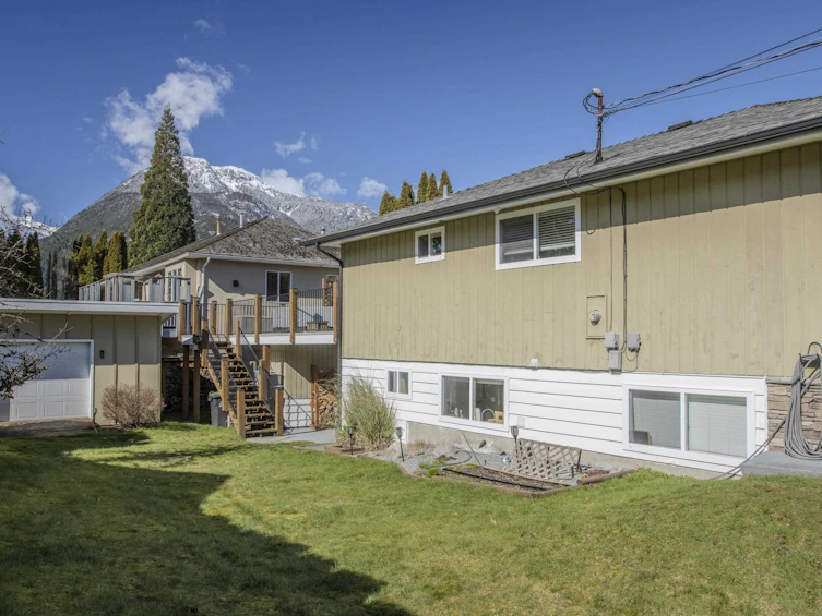 40251 Kalodon Road, Squamish, BC, V0N 1T0 - 32