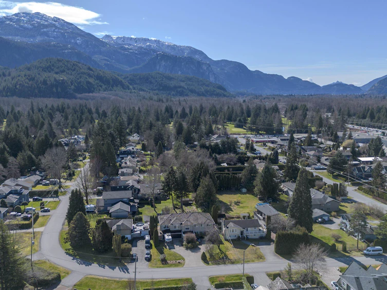 40251 Kalodon Road, Squamish, BC, V0N 1T0 - 35