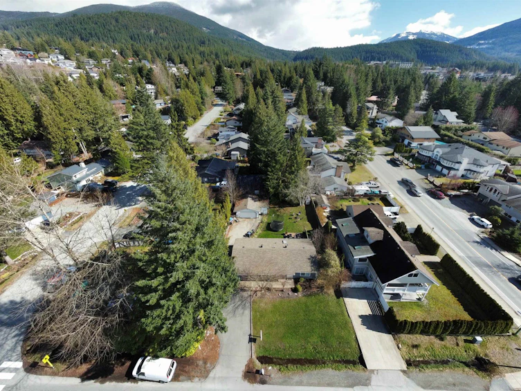 40410 Perth Drive, Squamish, BC, V0N 1T0 - 3