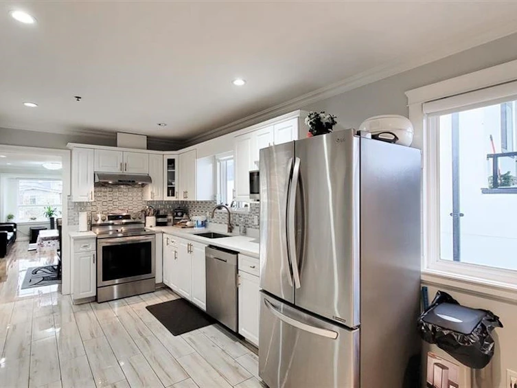 7480 Main Street, Vancouver, BC, V5X 3J8 - 8