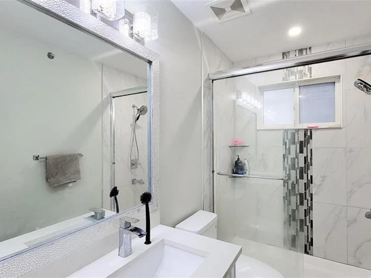 7480 Main Street, Vancouver, BC, V5X 3J8 - 16